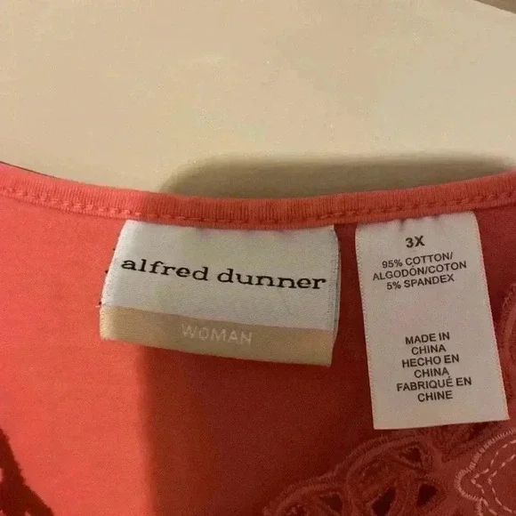 Alfred Dunner Woman 3X Pullover Short Sleeve Blouse with Floral Embordered - Picture 4 of 6
